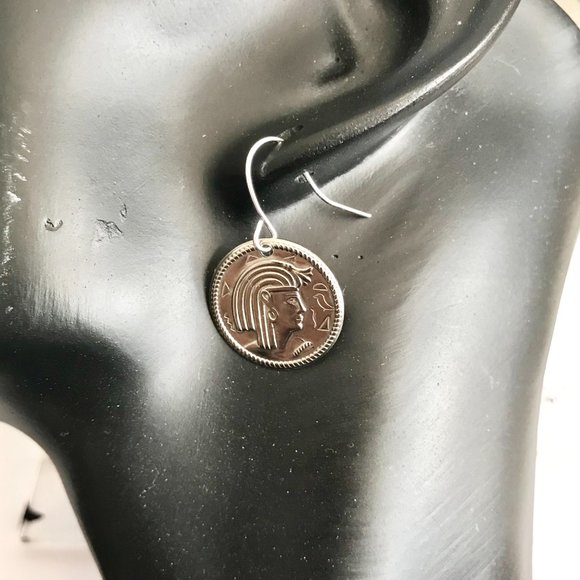Vintage Egyptian Coin Charm Earrings Silver Plated Dangle Egypt Lady Queen - Picture 3 of 9